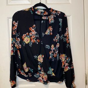 Vestique Floral Long Sleeve V Neck Collar Top S